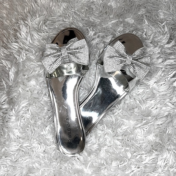 WILD DIVA Sparkle Bow Sandals - Picture 1 of 9